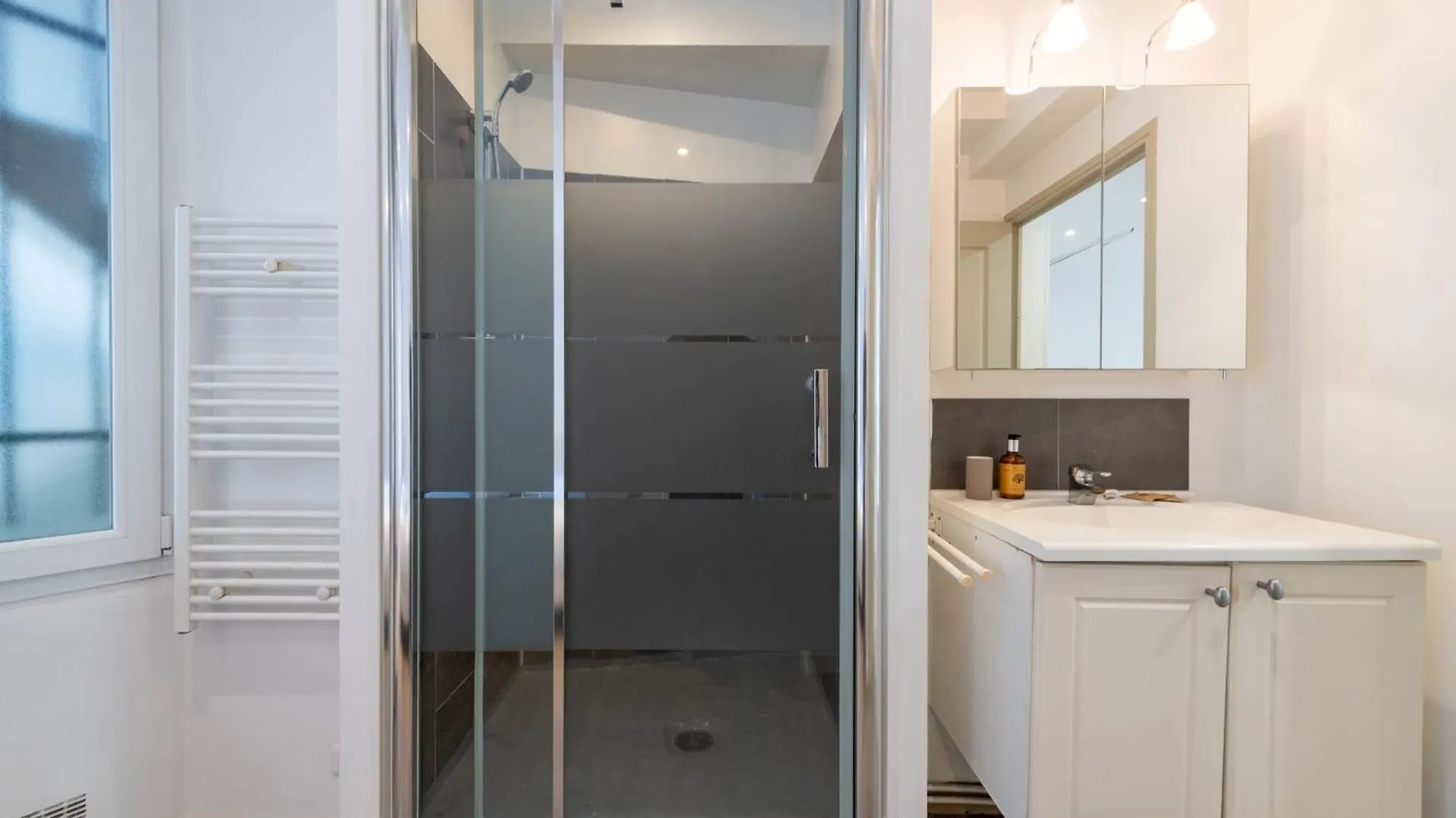 1-Br Apartment In Cannes Walk To The Beach