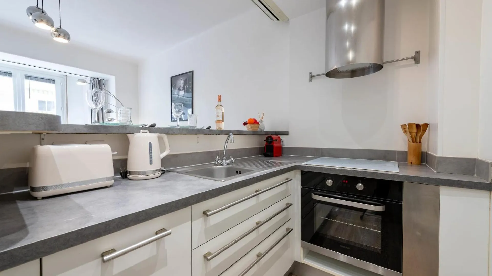 1-Br Apartment In Cannes Walk To The Beach