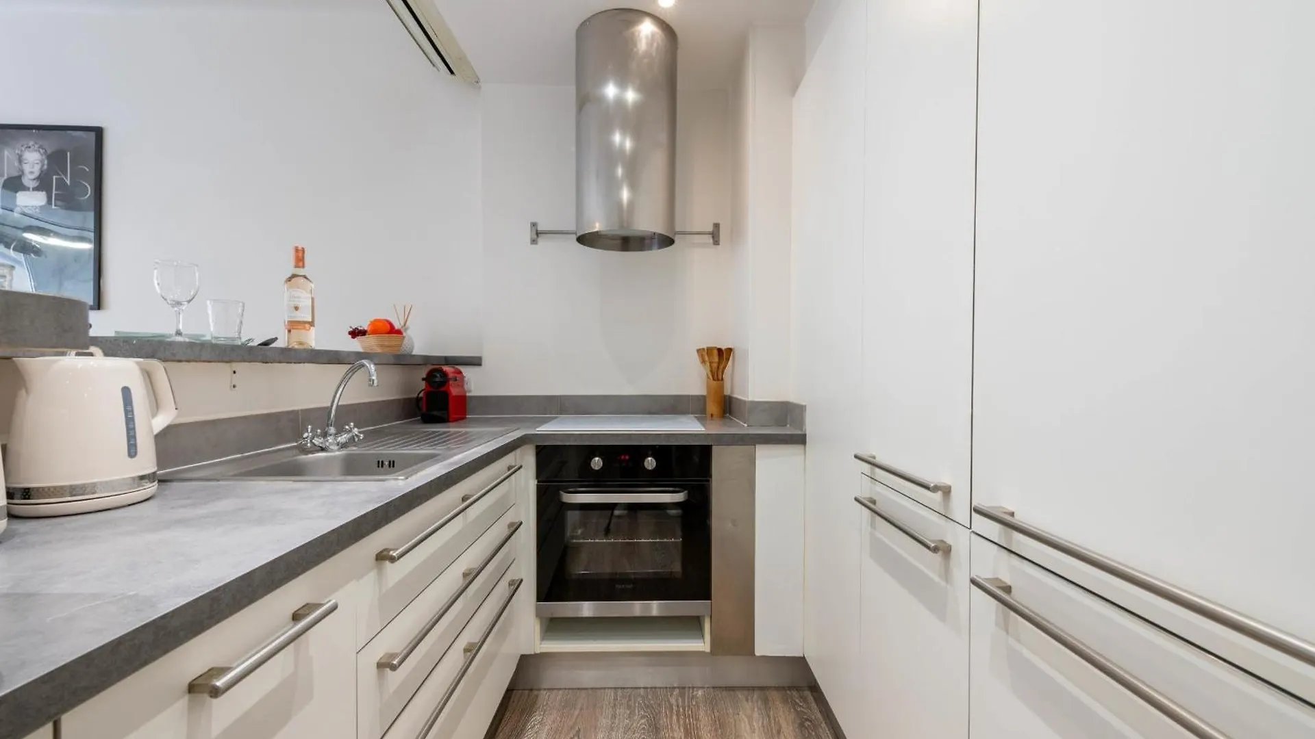 1-Br Apartment In Cannes Walk To The Beach