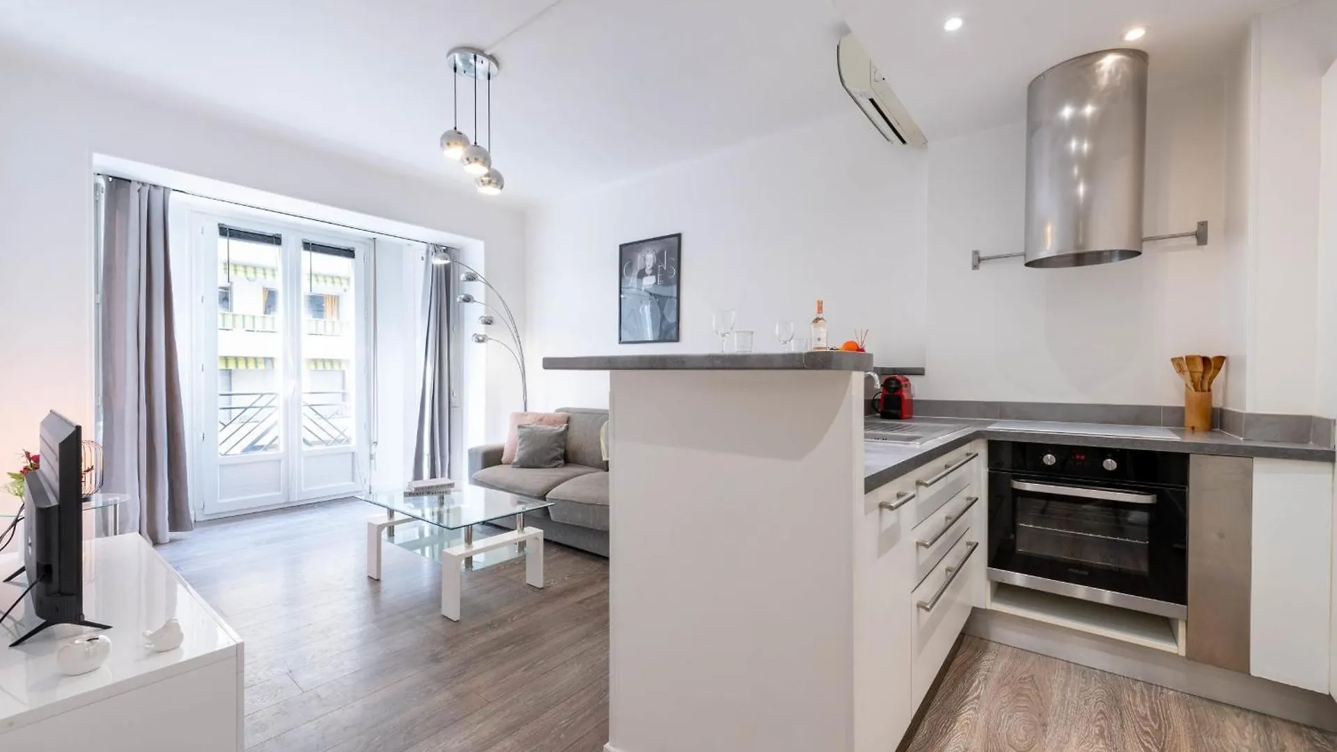 1-Br Apartment In Cannes Walk To The Beach